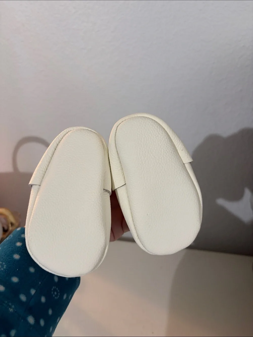 New BirdRock Moccasins Baby Girl White Bow Size 5.5 NWOT